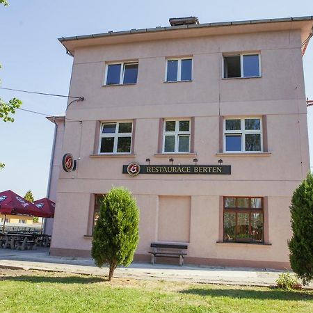 Pension Berten Strasice Strasice  Zewnętrze zdjęcie