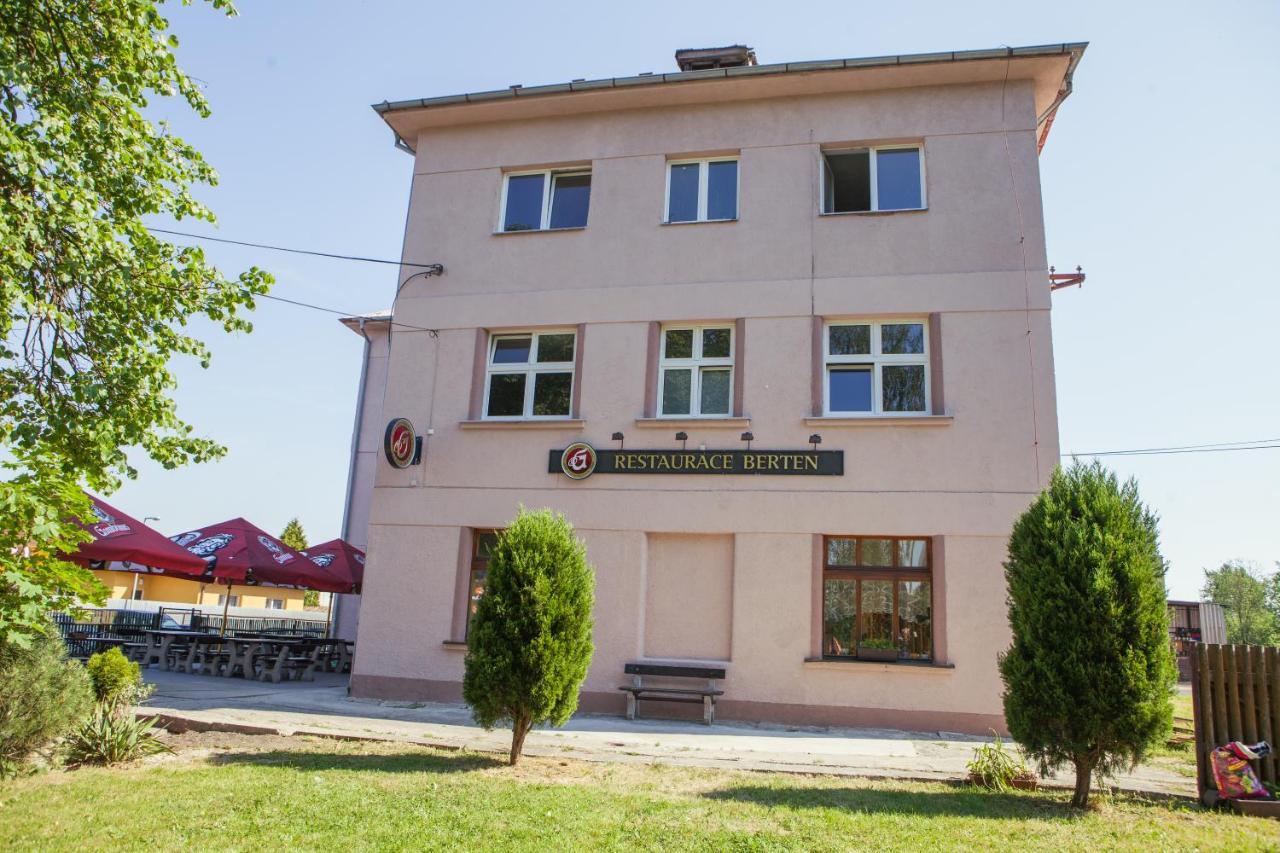 Pension Berten Strasice Strasice  Zewnętrze zdjęcie
